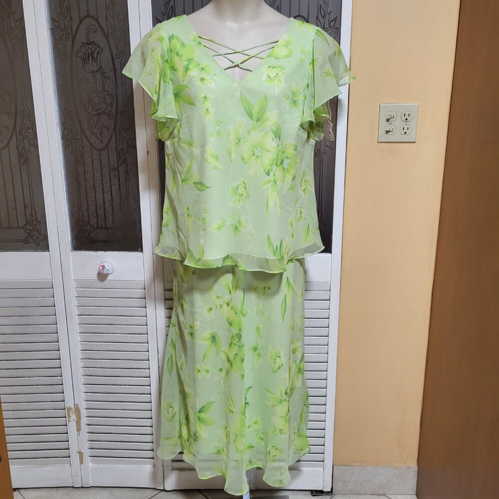 Studio I Ladies Beautiful Green Floral Top And Skirt Matching Set